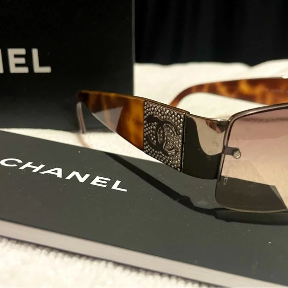 Chanel Sunglasses Y2K Vintage Original Box Certification 4117b Swarovski
